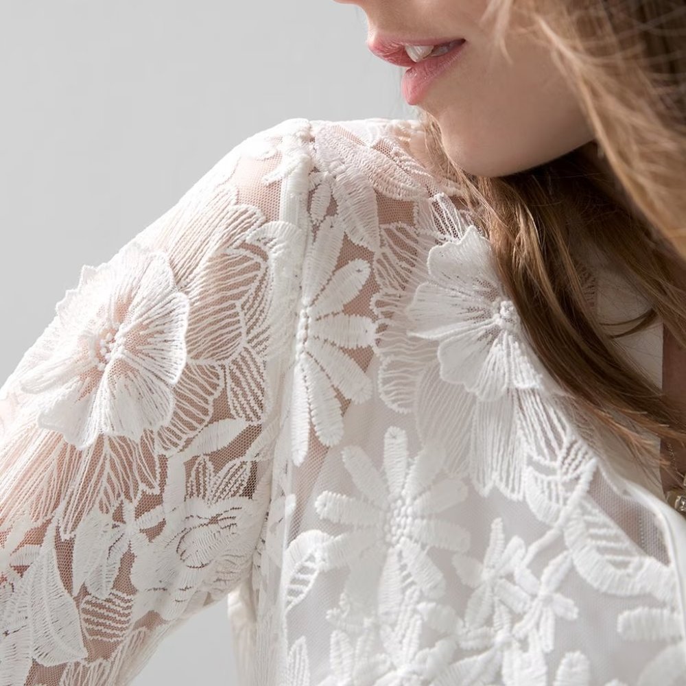 new white house black market 3d lace applique blouse top s - Picture 2 of 2